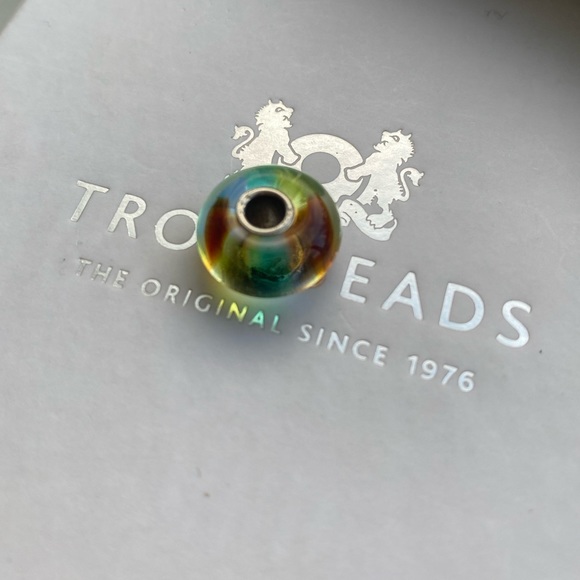 Green Rainbow Trollbead (RARE, Retired) - Picture 2 of 3